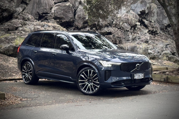 2026 Volvo XC90 L Series Ultra T8 Plug-in Hybrid Dark SUV Image 1
