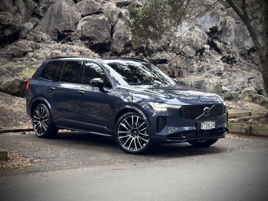 2026 Volvo XC90 L Series Ultra T8 Plug-in Hybrid Dark SUV Image 1