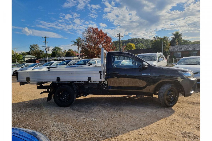 2021 Toyota HiLux TGN121R Workmate Cab Chassis Image 8