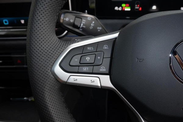 2025 MY26 Volkswagen Tiguan CT 200TSI eHybrid R-Line SUV image 13