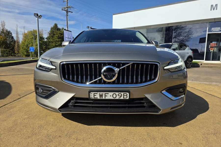 2022 Volvo S60  B5 Inscription Sedan Image 19