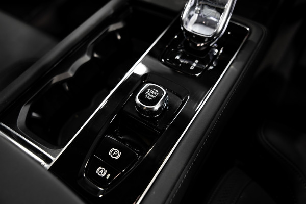 2025 Volvo XC90 L Series Ultra T8 Plug-In Hybrid SUV Image 13