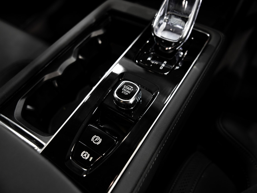 2025 Volvo XC90 L Series Ultra T8 Plug-In Hybrid SUV Image 13