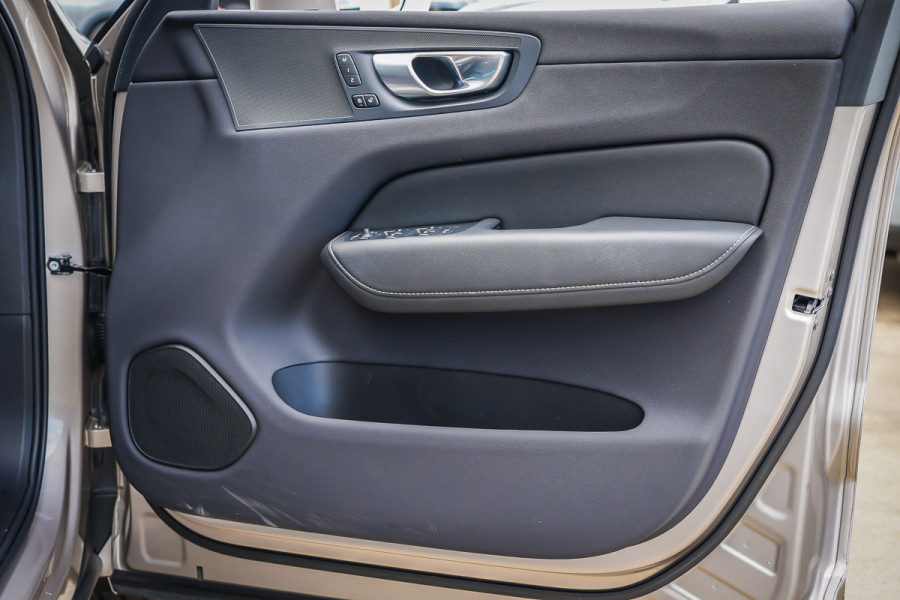 2023 MY24 Volvo XC60 UZ Ultimate B5 Bright SUV Image 14