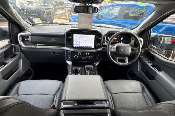 2023 Ford F-150  Lariat Dual Cab Image 13