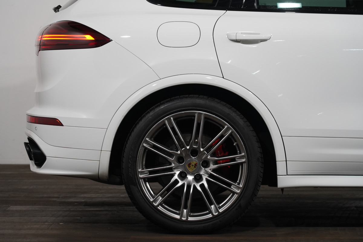 2016 Porsche Cayenne Gts SUV Image 6
