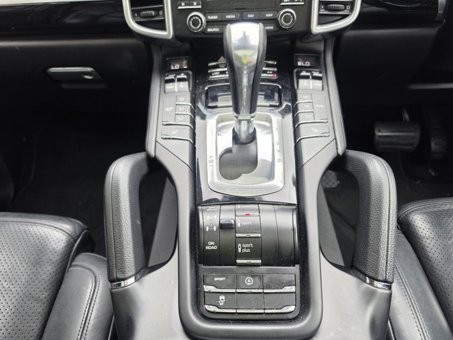 2016 MY17 Porsche Cayenne 92A Platinum Edition SUV Image 17