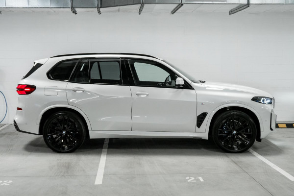 2025 BMW X5 G05 LCI xDrive40i M Sport SUV image 3