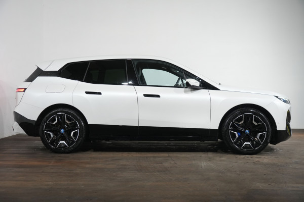 2024 BMW iX xDrive40 Sport SUV Image 4