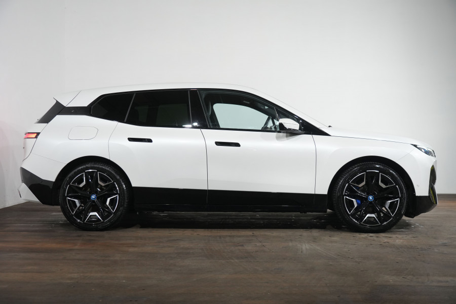 2024 BMW iX xDrive40 Sport SUV Image 4