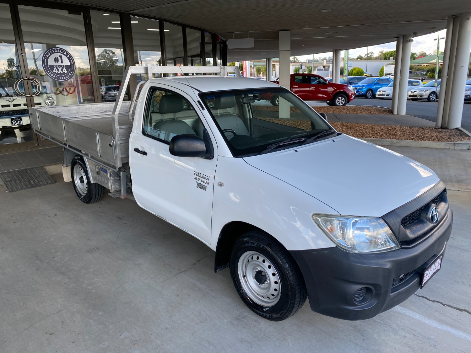 2010 Toyot HiLux Cab Chassis Image 21