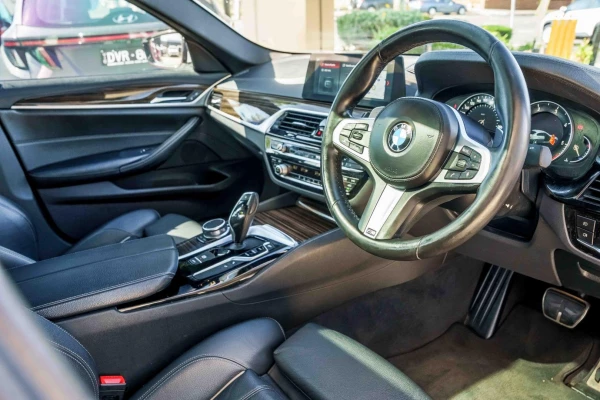 2017 BMW 5 Series G30 520d Luxury Line Sedan Image 6