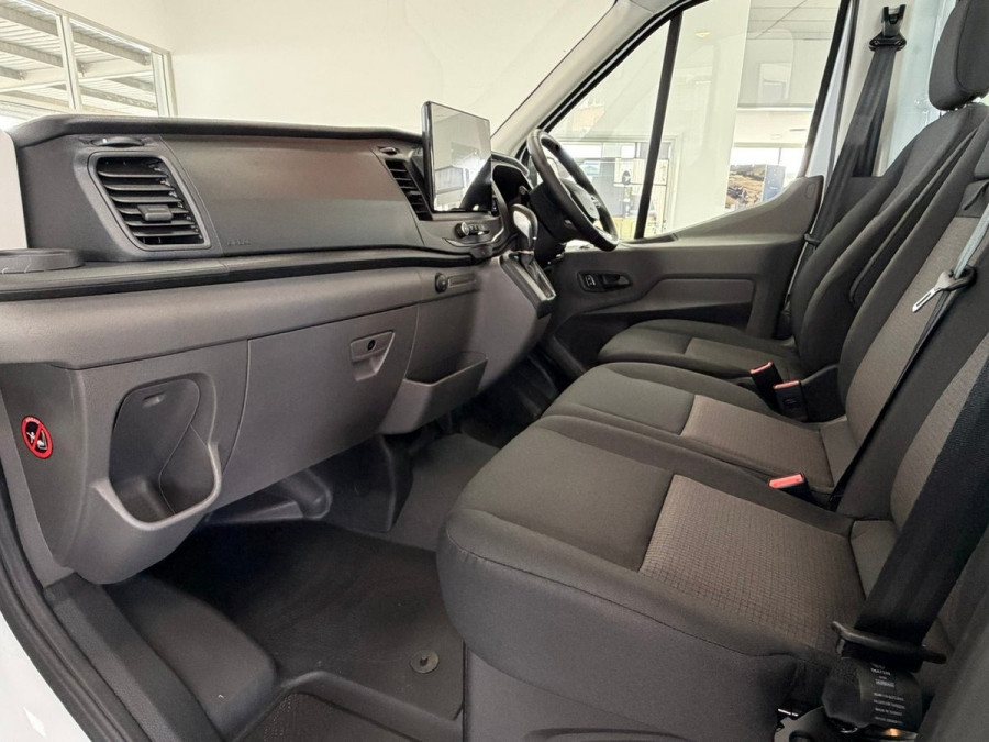 2025 MY25.75 Ford Transit VO 500E Cab Chassis Image 14