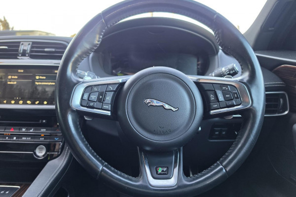 2017 MY18 Jaguar F-PACE X761 25t R-Sport SUV Image 14
