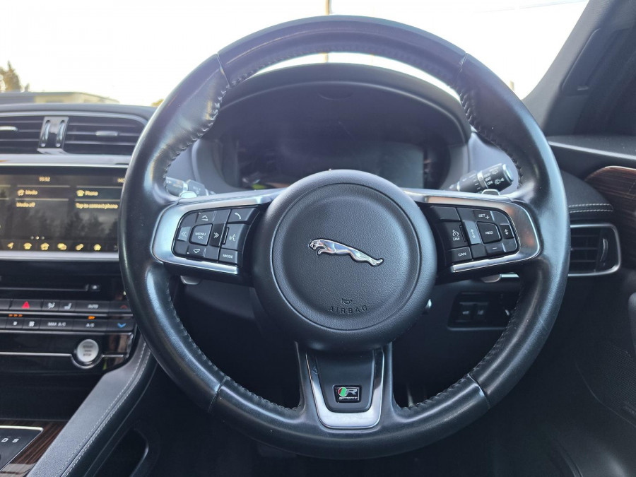 2017 MY18 Jaguar F-PACE X761 25t R-Sport SUV Image 14