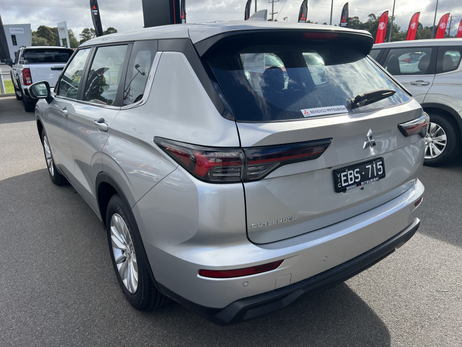 2025 Mitsubishi Outlander ZM ES SUV Image 8