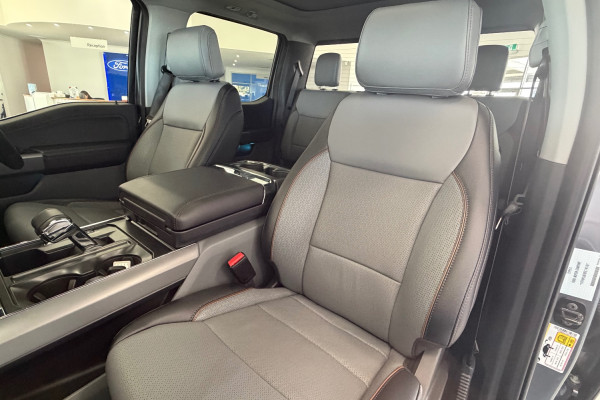 2024 Ford F-150  Lariat Dual Cab Image 18