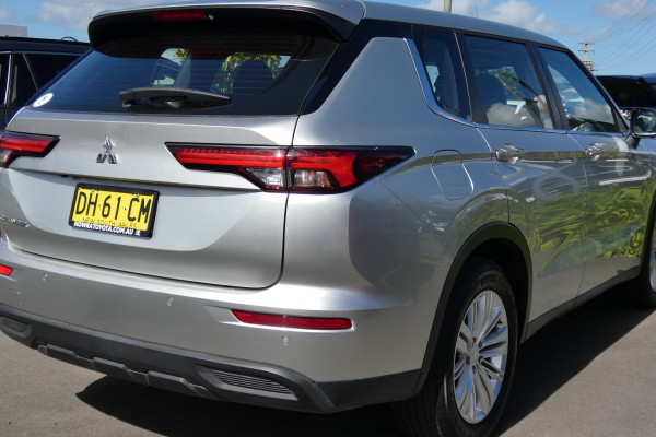 2022 MY22.5 Mitsubishi Outlander ZM MY22.5 ES 5 SEAT AWD SUV Image 5