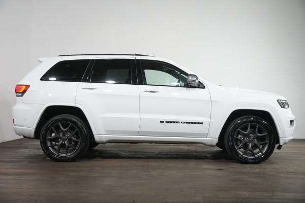 2021 Jeep Grand Cherokee Cherokee 80th Anniversary Special Edtn SUV Image 4