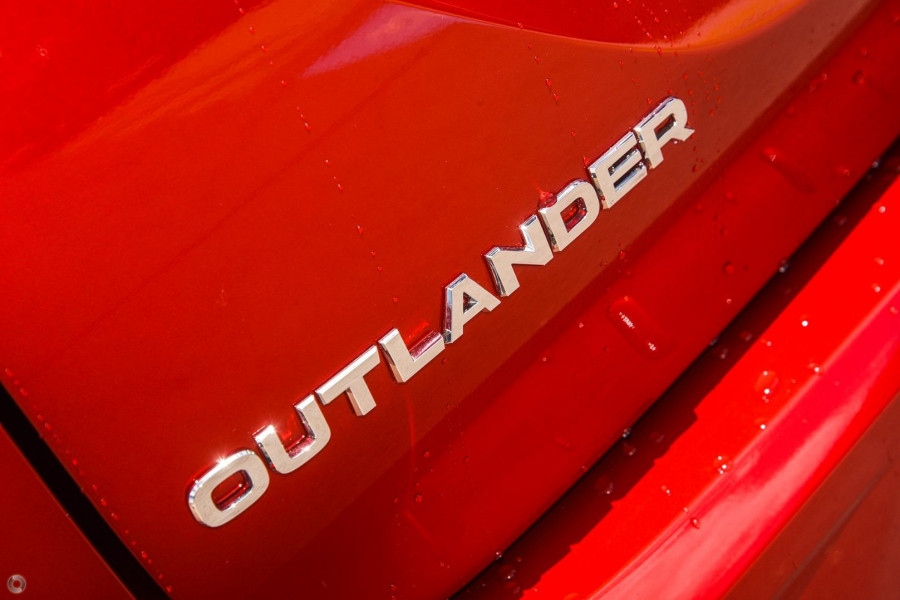 2024 Mitsubishi Outlander ZM LS SUV Image 12