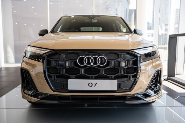 2025 Audi Q7 4M 50 TDI S line SUV image 4