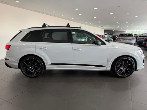 2025 Audi Q7 4M 55 TFSI S line SUV image 4