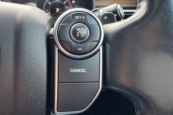 2018 Land Rover Discovery Series 5 HSE Luxury SUV Image 21