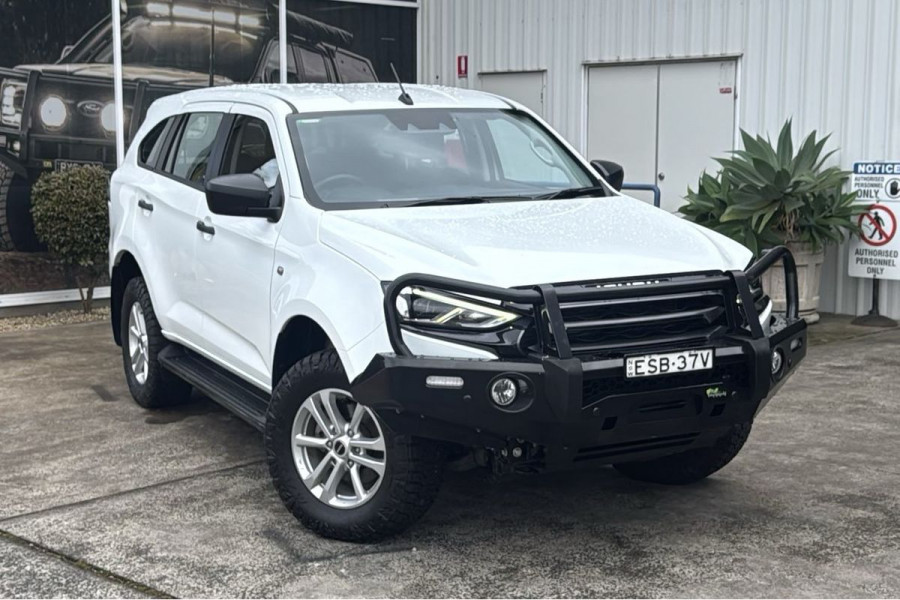 2022 Isuzu MU-X RJ LS-M SUV Image 2