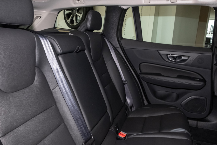 2025 Volvo V60 Cross Country Z Series Ultra B5 Bright Wagon Image 9
