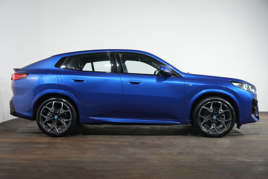 2025 BMW iX2 xDrive30 M Sport SUV Image 4