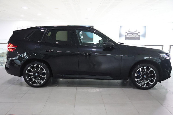 2025 BMW X3 G45 30e xDrive SUV image 6