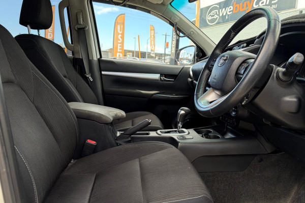 2016 Toyota HiLux  SR5 Double Cab Pick Up Image 15