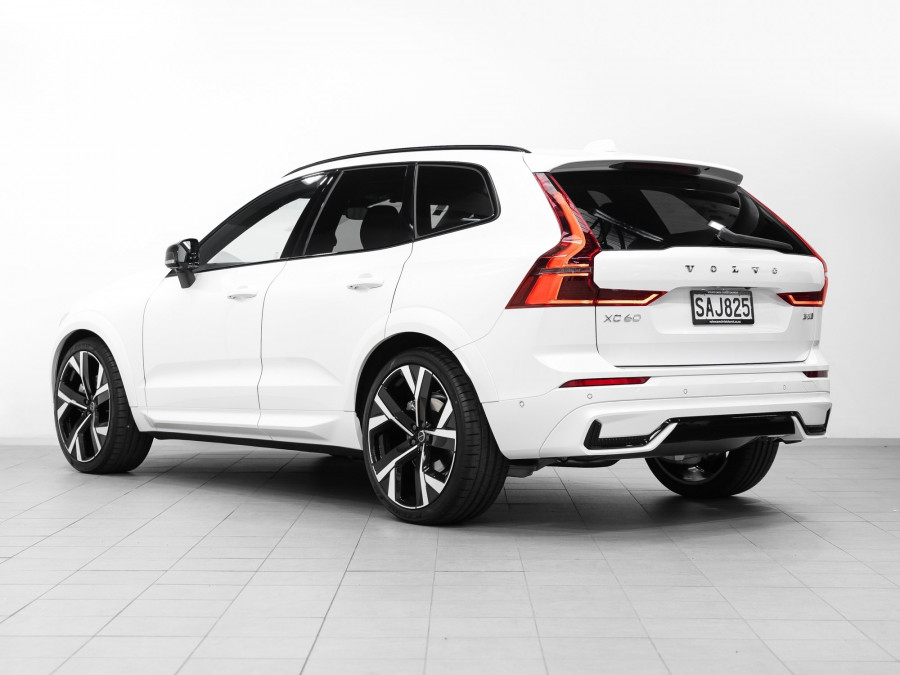 2026 Volvo XC60 UZ B5 Ultra Dark 2L Petrol Hybrid AWD SUV Image 6