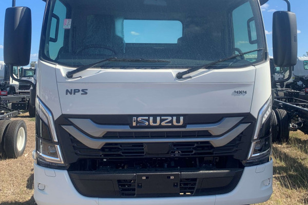 2026 Isuzu  NPS 75-175 MT D34 Cab Chassis Image 3
