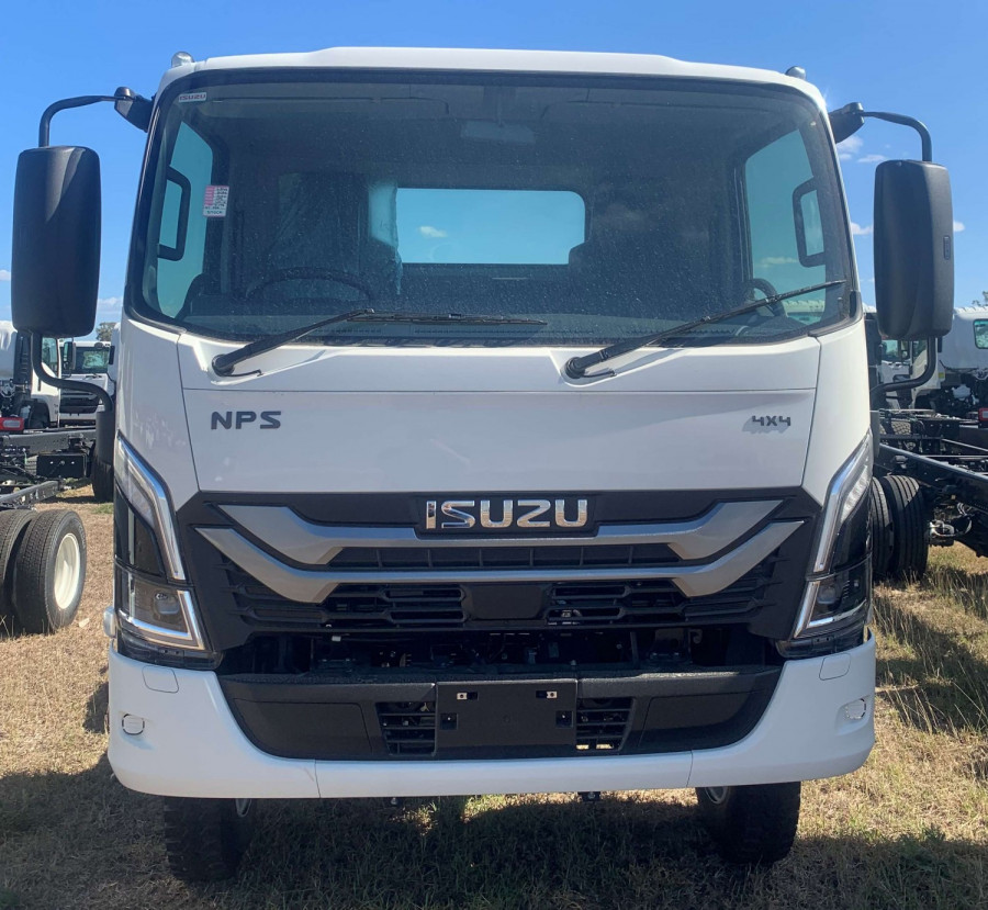 2026 Isuzu  NPS 75-175 MT D34 Cab Chassis Image 3