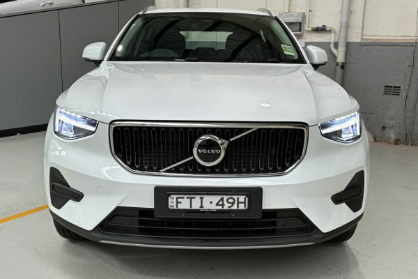 2025 Volvo XC40 XZ Plus B4 SUV Image 3