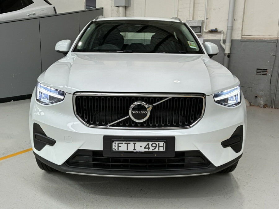 2025 Volvo XC40 XZ Plus B4 SUV Image 3