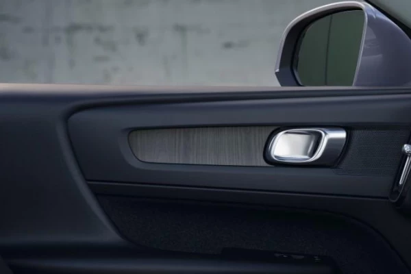 2025 MY26 Volvo XC40 XZ Ultra B4 Bright SUV Image 7