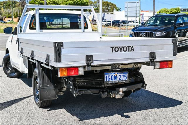 2018 Toyota HiLux TGN121R Workmate Cab chassis - single cab Image 3