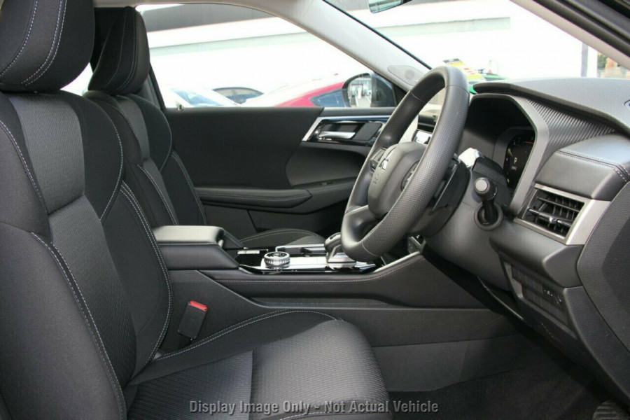 2025 Mitsubishi Outlander ZM ES SUV Image 7