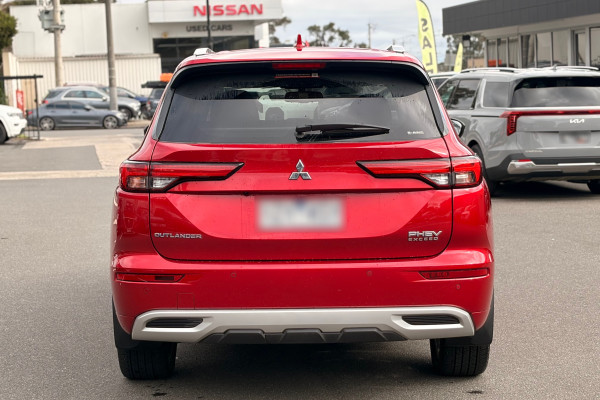2024 Mitsubishi Outlander ZM PHEV Exceed SUV Image 3