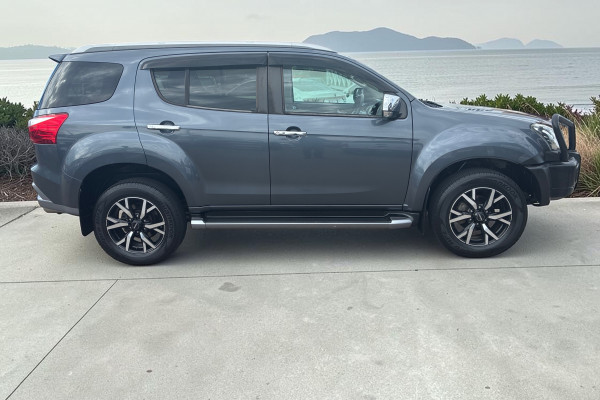 2021 Isuzu MU-X RJ LS-T SUV Image 2