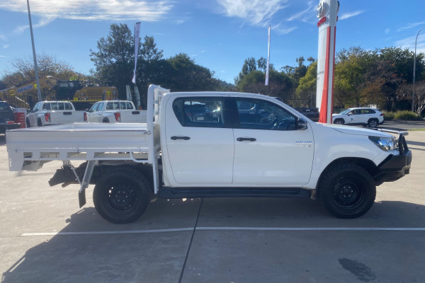 2018 Toyota HiLux  SR Double Cab Pick Up Image 8