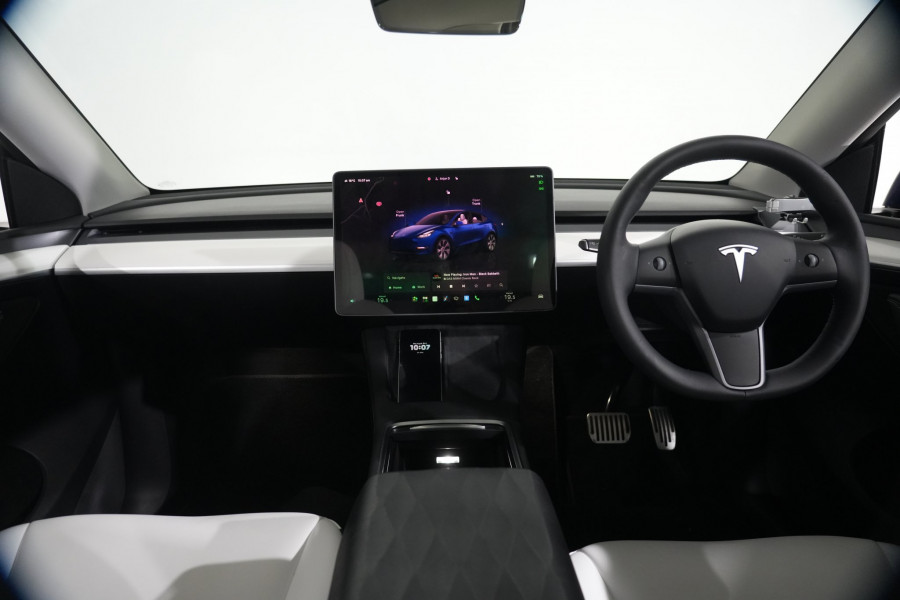 2024 Tesla Model Y  Long Range SUV Image 12