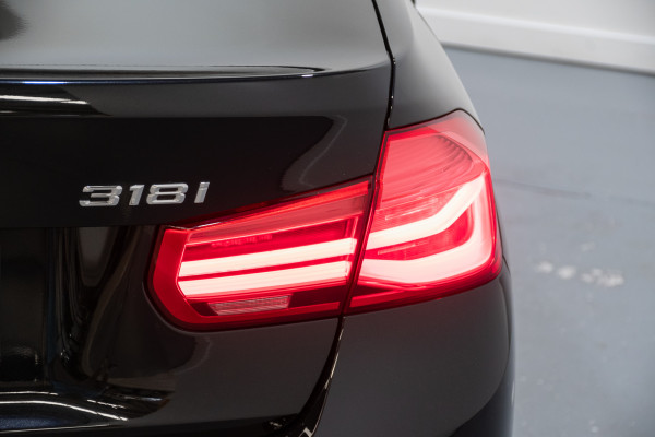2016 BMW 3 Series 18i Sport Line Sedan Image 10