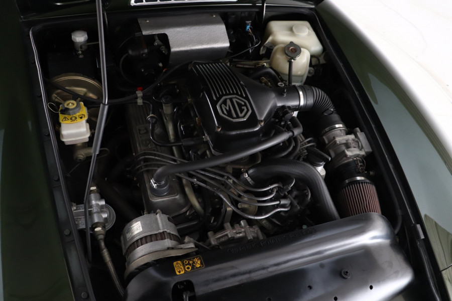 1996 MG RV8 Rover Coupe Image 9