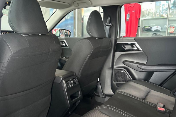 2025 MY24 Mitsubishi Outlander ZM ES SUV Image 21