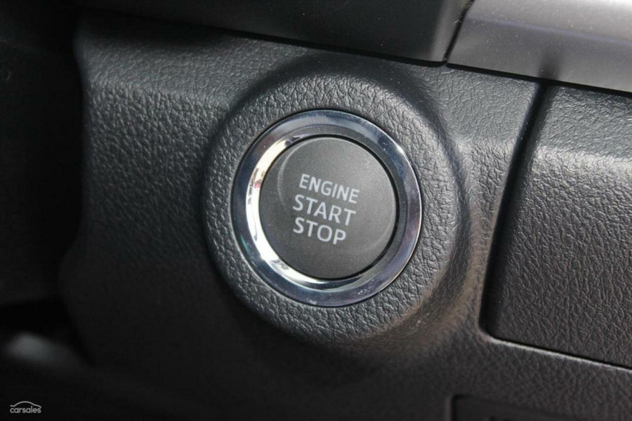 2016 Toyota HiLux  SR5 Double Cab Pick Up Image 12