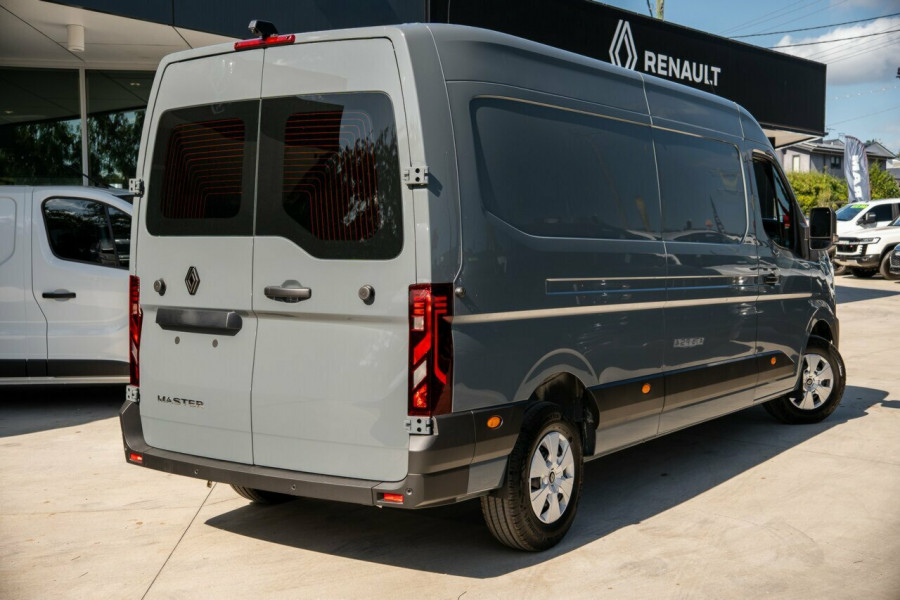 2026 Renault Master XDD Mid Roof LWB Van Image 2