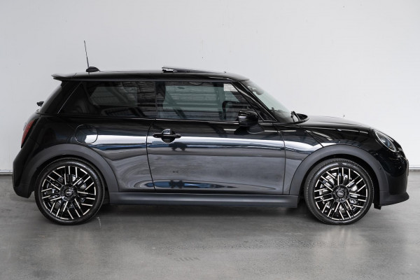 2024 MINI Cooper F66 S Favoured Hatch image 5